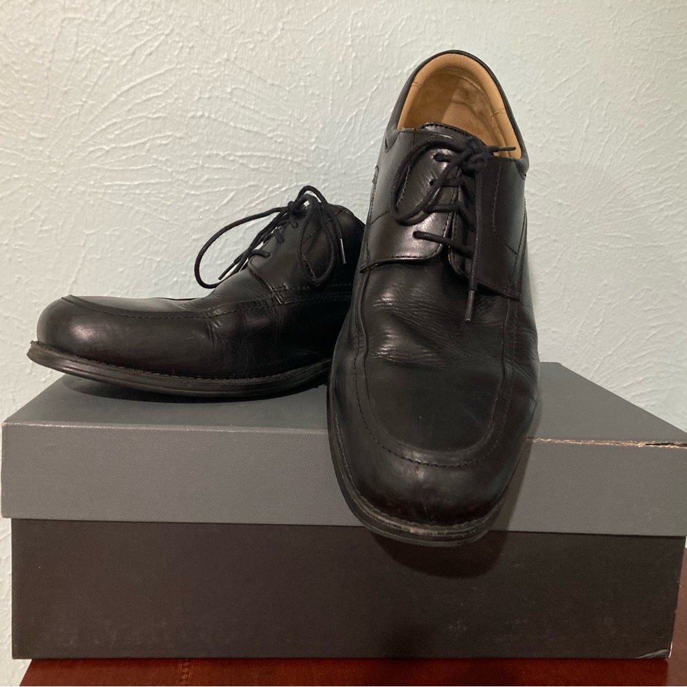 Johnston & Murphy men’s black dress shoe